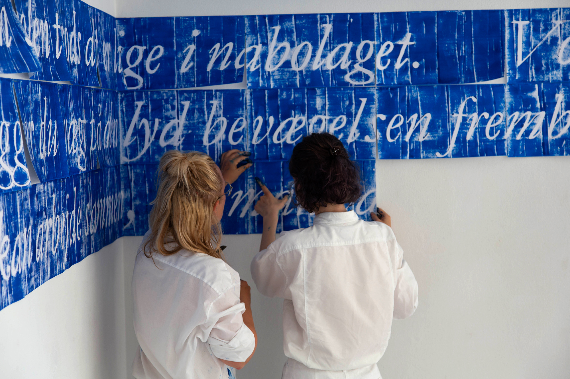 Performance_Hvis_solen_slukkede_nu_OlgaBenedicte_AnneZychalakStolten_32web_photo_JeppeTolstrupBach